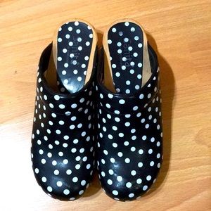Sanita Polkadot clogs